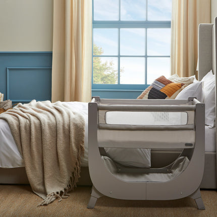 Shnuggle Air Lite Infant Bedside Bassinet: 1 Mattress + 1 Waterproof + 2 White Sheets
