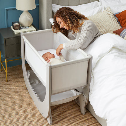 Shnuggle Air Lite Infant Bedside Bassinet: 1 Mattress + 1 Waterproof + 2 White Sheets